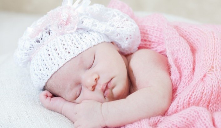 Почему еще новорожденный может вздрагивать во сне?